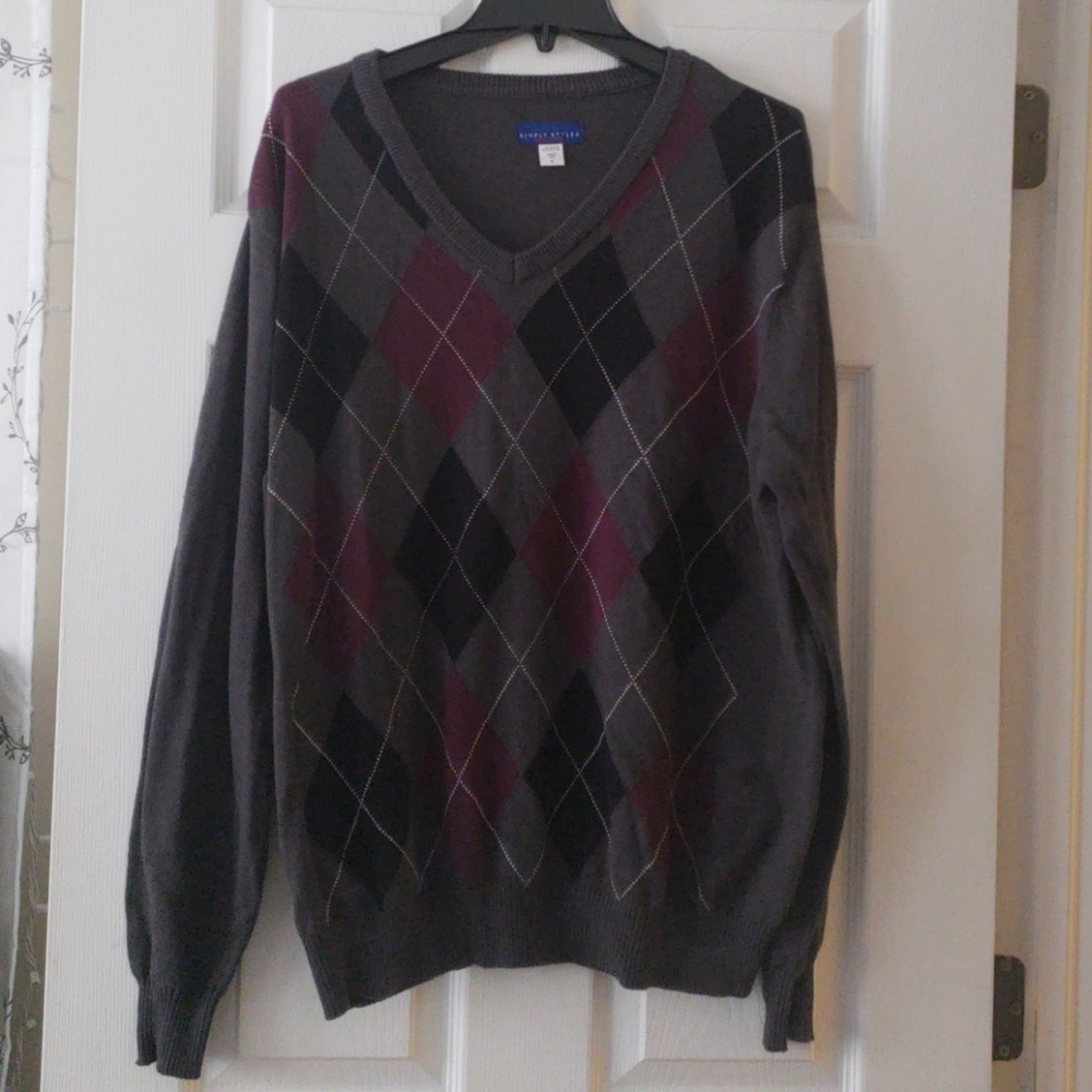 Men's V-Neck Argyle Sweater XL